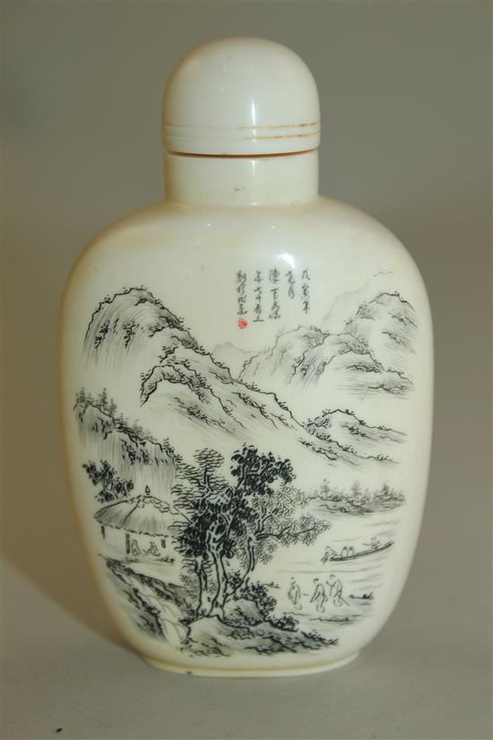 A Chinese engraved ivory snuff bottle, early 20th century, 8cm incl. stopper